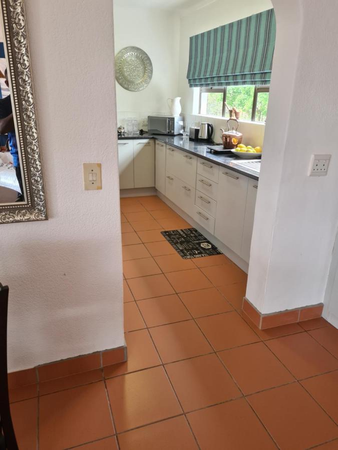 Indaba Manor On 413 Owen Ellis Dr Hotel พอร์ตเอ็ดเวิร์ด ภายนอก รูปภาพ