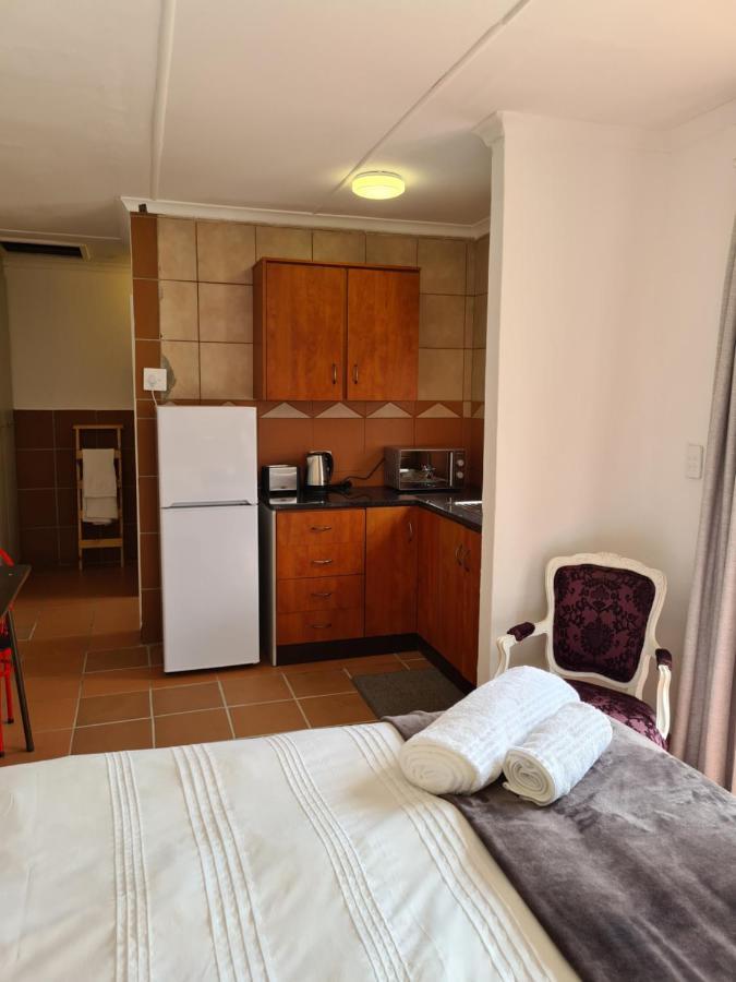 Indaba Manor On 413 Owen Ellis Dr Hotel พอร์ตเอ็ดเวิร์ด ภายนอก รูปภาพ
