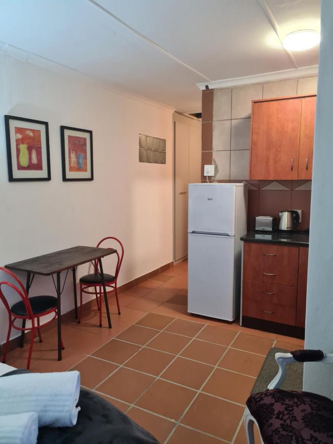 Indaba Manor On 413 Owen Ellis Dr Hotel พอร์ตเอ็ดเวิร์ด ภายนอก รูปภาพ